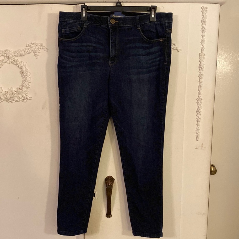 Democracy Stretch Skinny leg jeans. SZ 16